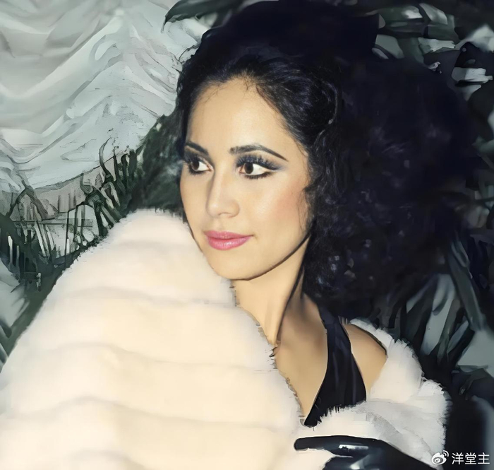 黛薇夫人:东京艺伎到印尼国母的逆袭,53岁全裸写真,76岁钢管舞