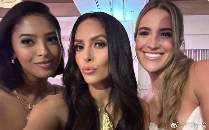 42岁瓦妮莎又变瘦了尖下巴明显越来越美赴闺蜜婚礼争艳