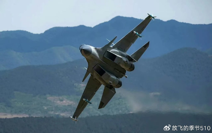 歼15t高调亮相能对标fa18ef成福建舰弹射舰载机