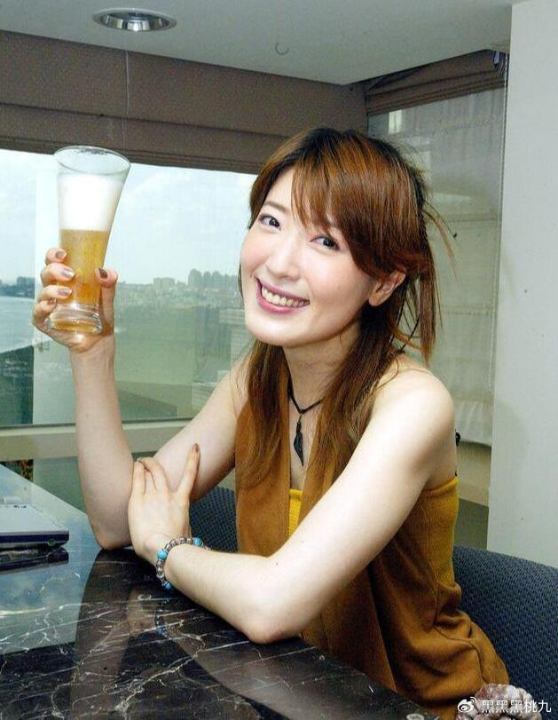 杨思敏19岁凭借潘金莲一炮而红,28岁住千万豪宅,33岁卖拉面!|金瓶梅|杨思敏|潘金莲|娱乐圈|拉面_新浪新闻
