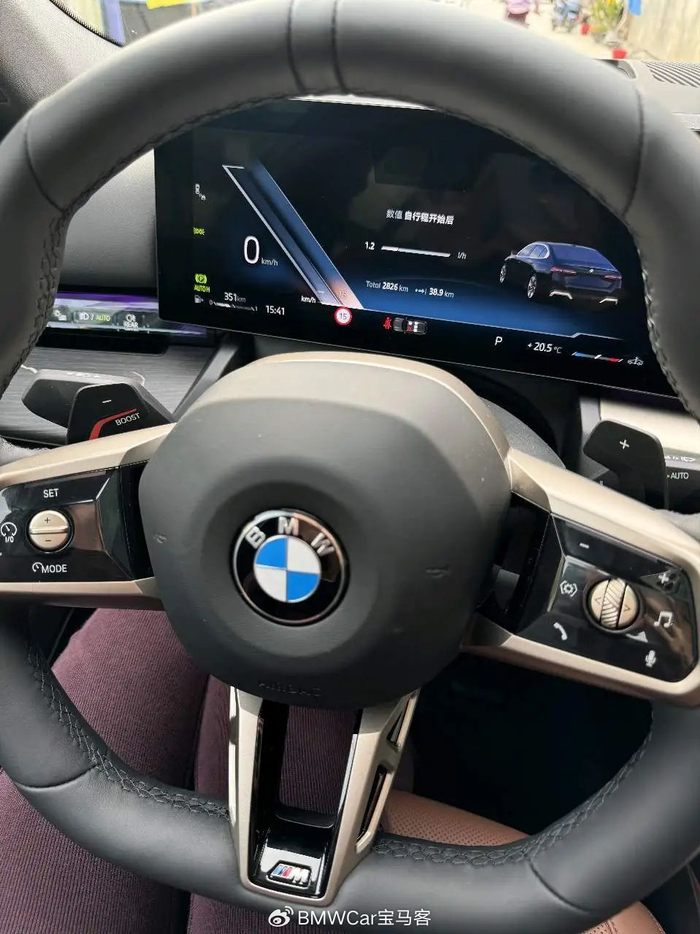 全新宝马5系为什么让她们一见倾心刚提车的女车主分享