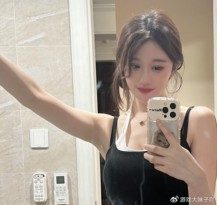 网友怀疑轩子无法生育,被主播回怼,你们造谣影响我跟大哥做生意了