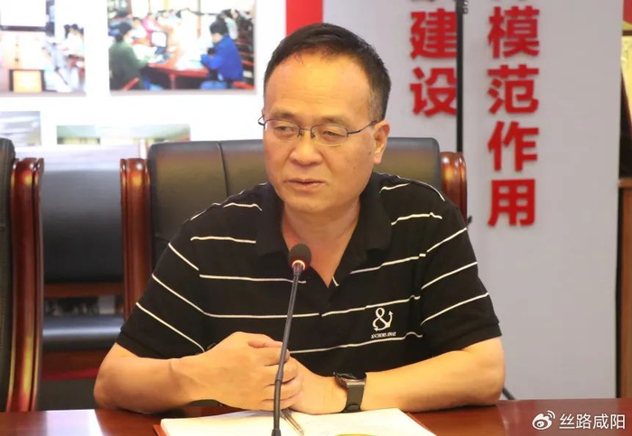 授牌仪式上,咸阳彩虹学校党委副书记王尊胜对西北农林科技大学赵武军