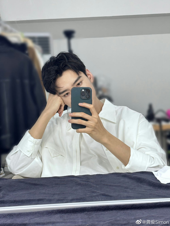 考古龚俊学谢娜的火锅美女的表情真是太好笑了!|谢娜_新浪新闻