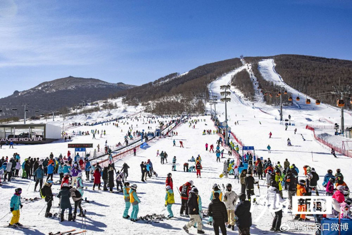 李璐是资深滑雪发烧友,这次来崇礼滑雪,她在乐冰雪app上预订了崇礼通