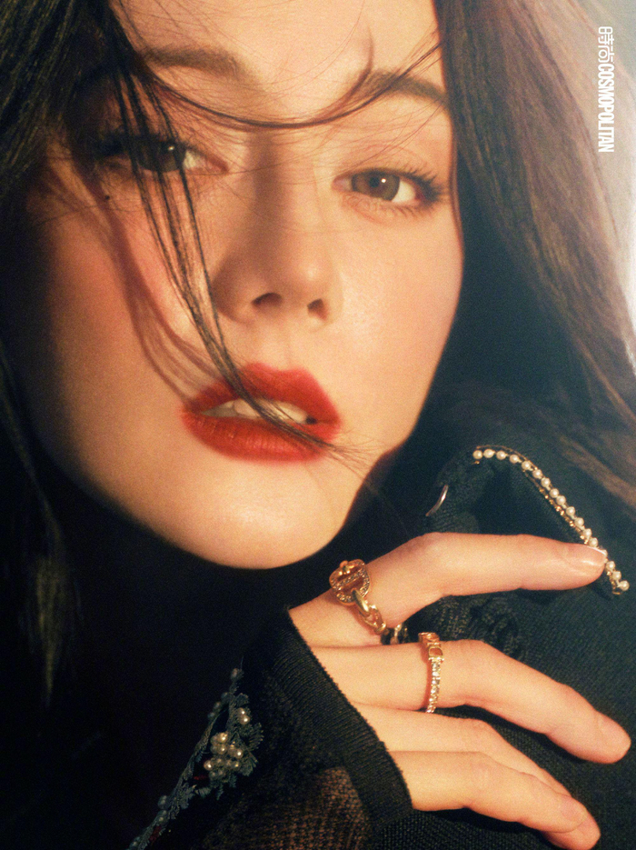 迪丽热巴 x cosmo 1月刊封面 矜贵浓颜系热巴