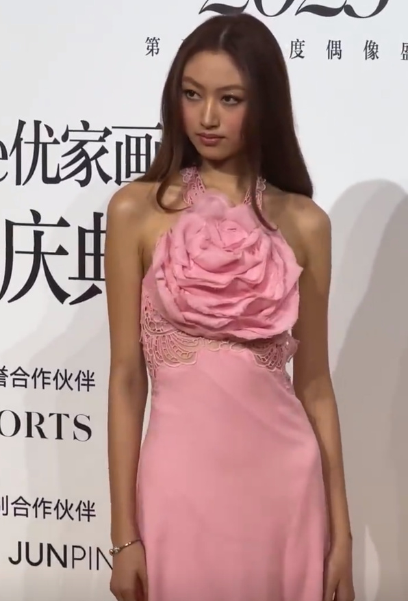 任达华为何69岁还在拼,全部家产给小12岁娇妻,揭秘超模琦琦|破战