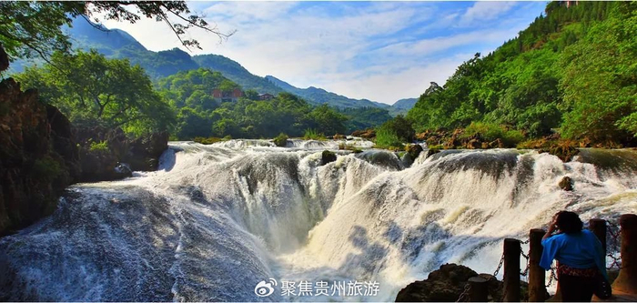 龙宫风景名胜区龙宫,与举世闻名的黄果树大瀑布毗邻.