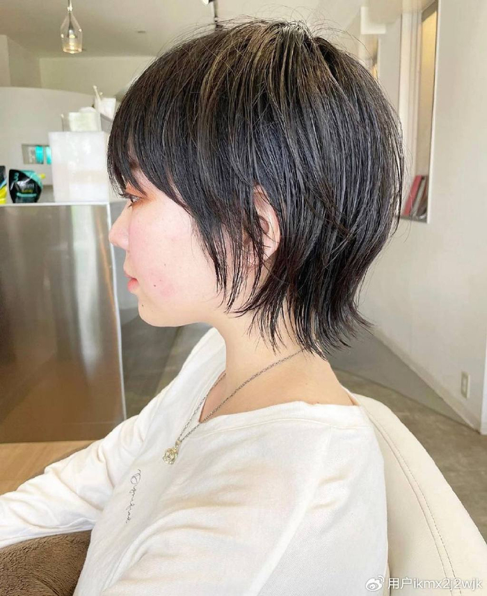 女士发型别乱剪,想美就选露耳短发,好看时尚不夸张