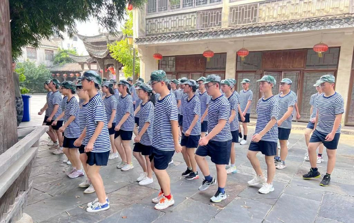 余承东去霍邱二中当上了班主任