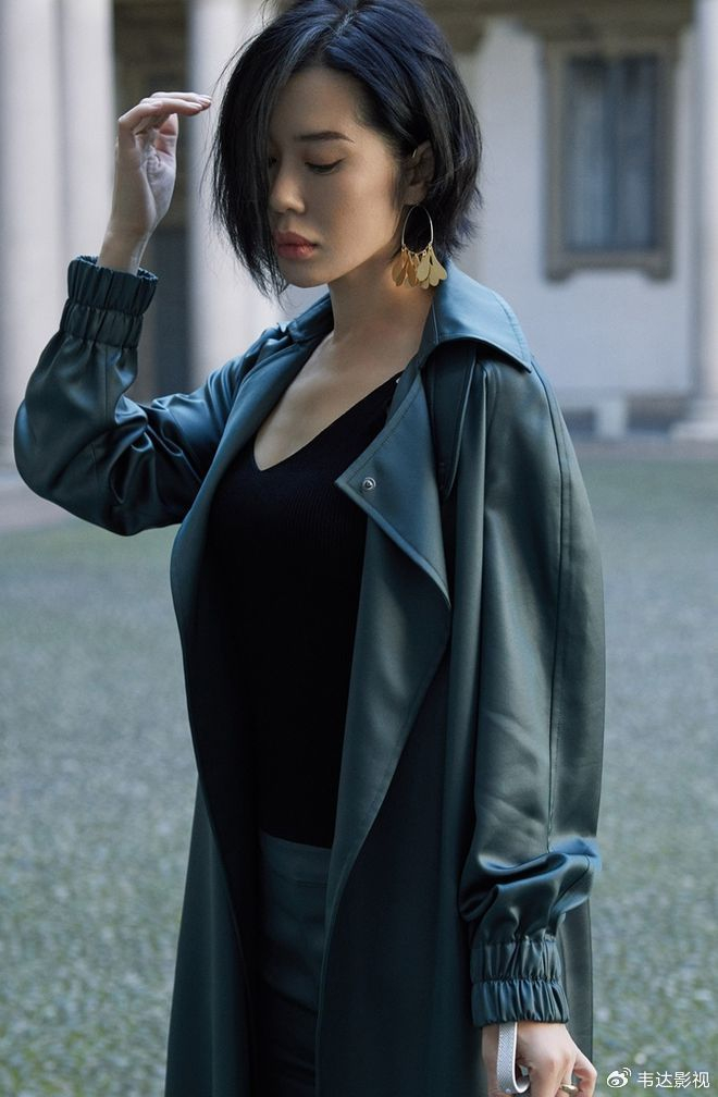 作为一个整体力突出的艺术家,我们期待余男在事业和生活之上不断进步