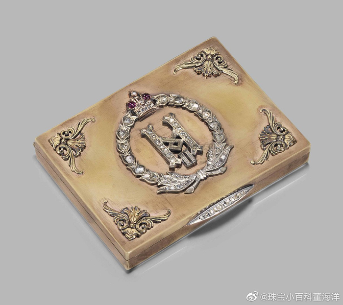一些精美的鼻烟盒（snuff box）；鼻烟盒最早诞生于17世纪的下半叶