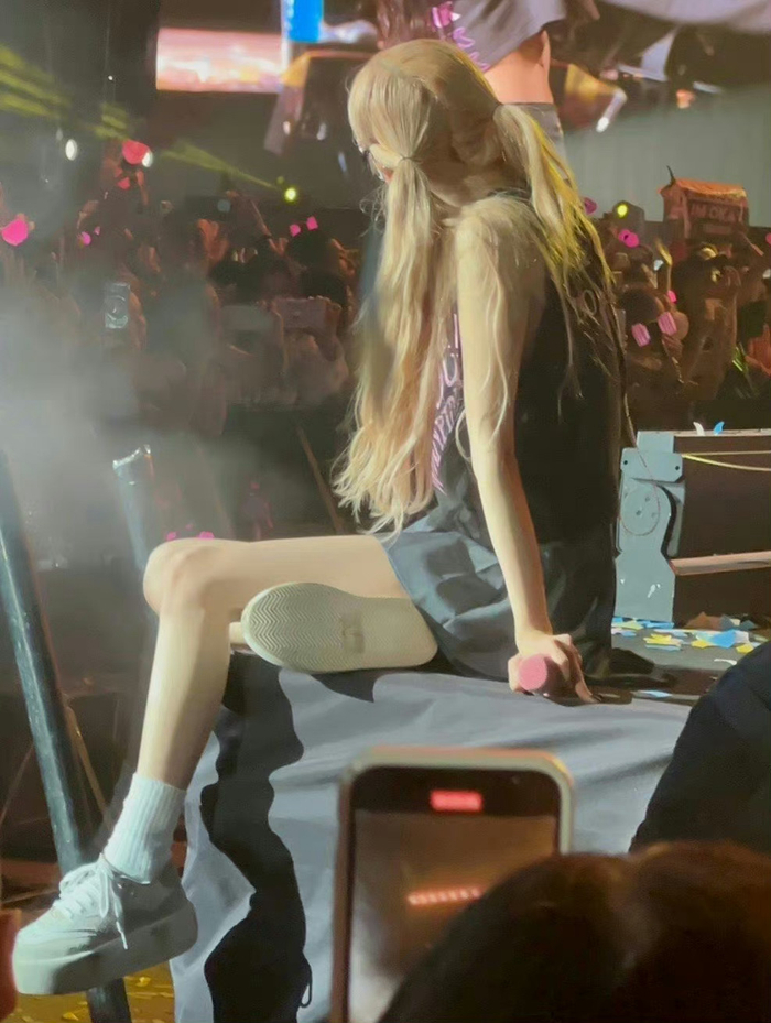 朴彩英|双马尾rosé太可爱了!