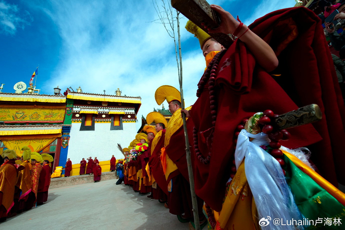 青海热贡阳光灿烂的日子