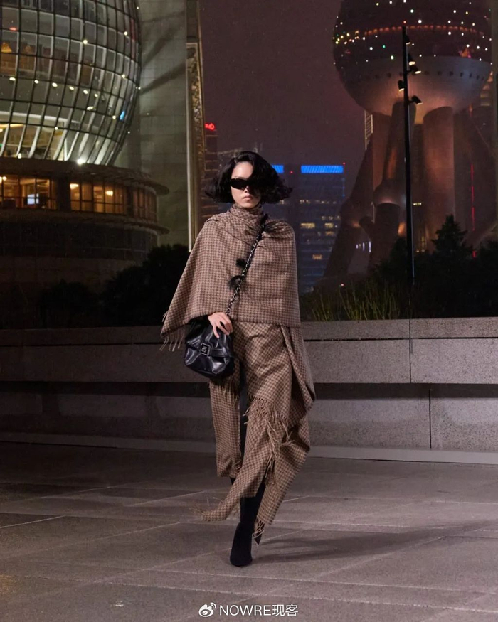 balenciaga 真做到了让大众「无门槛看时尚」