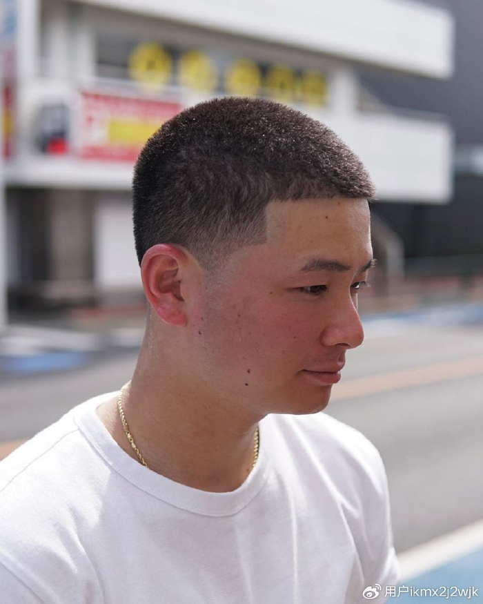 最考验男人颜值的发型来了,超短圆寸头,超级清爽有型