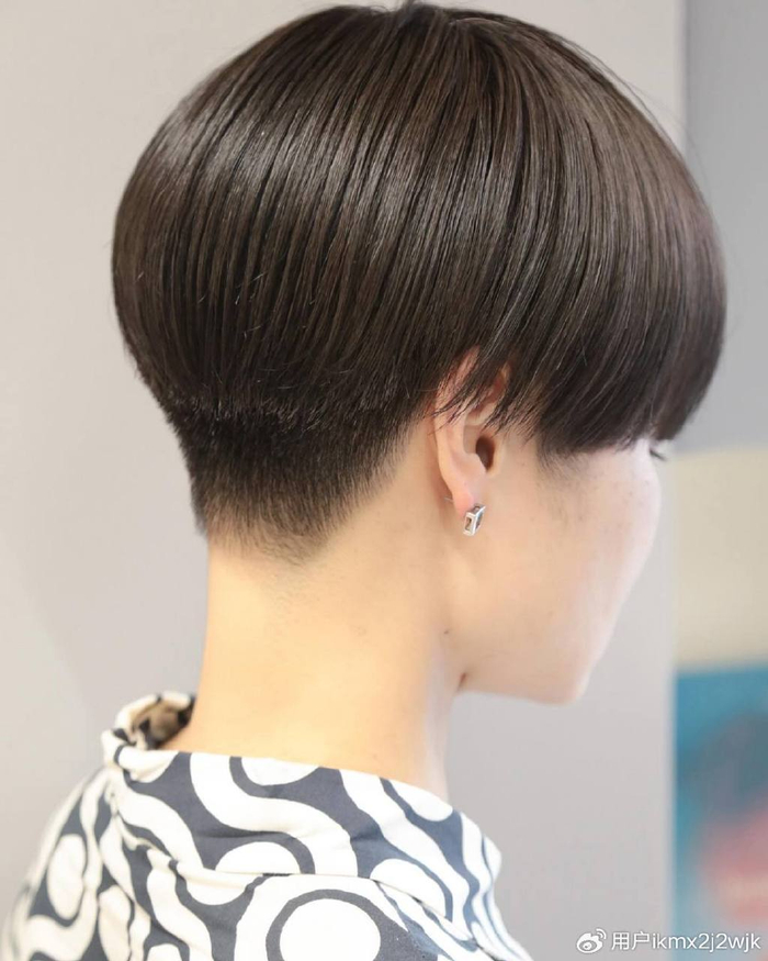 今日流行新风尚:后脖起发脚的女士短发