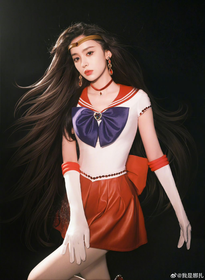 美少女战士cos造型这漫画般的身材比例