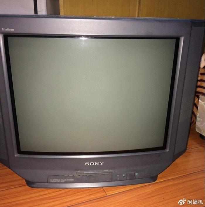 说起crt电视机,很多人首先会想到索尼的特丽珑电视,它在90年代特别