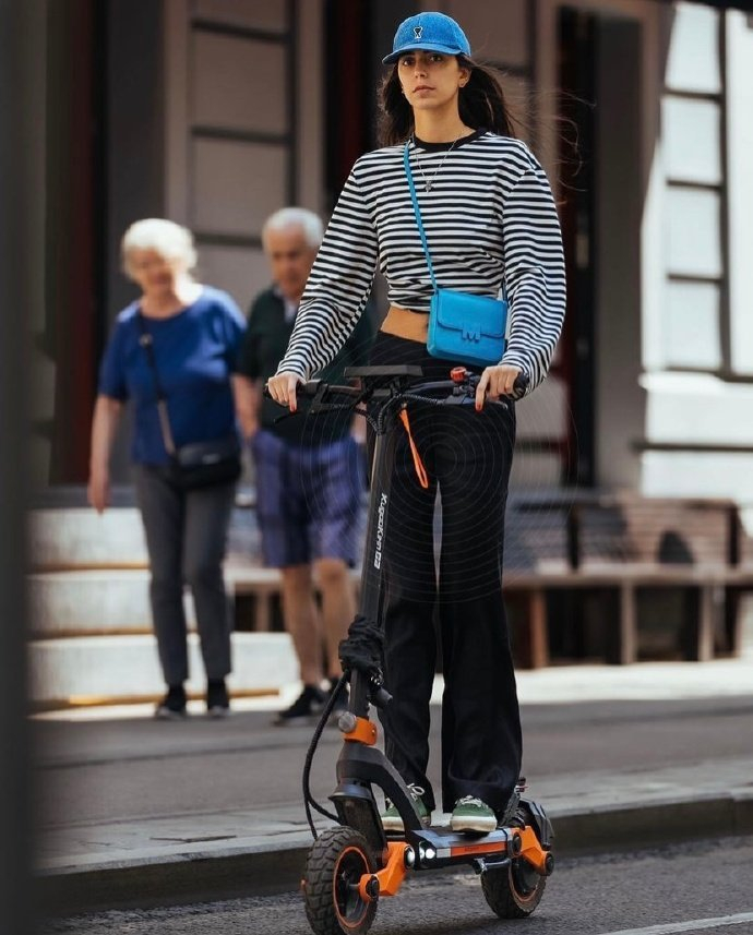 俄罗斯莫斯科街头路人穿搭街拍