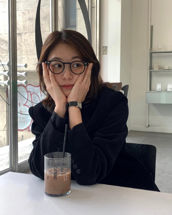 ins短发气质博主的春日穿搭记录合集文艺简约的时尚感