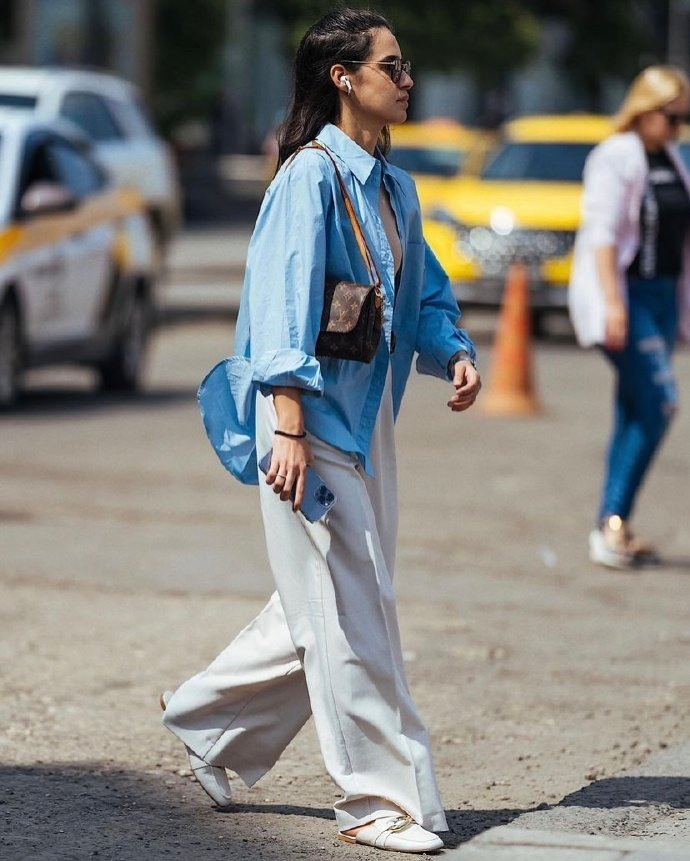 俄罗斯莫斯科街头路人穿搭街拍