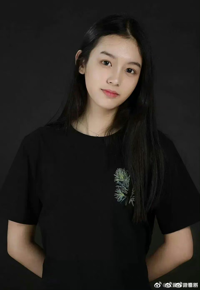 周也大学时期的旧照9615 也子以前真的清纯小花