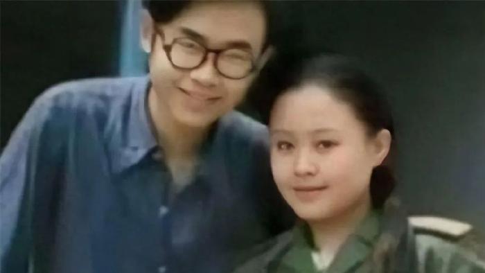 丢下刚出生40天的女儿，与富商私奔的刀郎前妻，如今可曾后悔过？