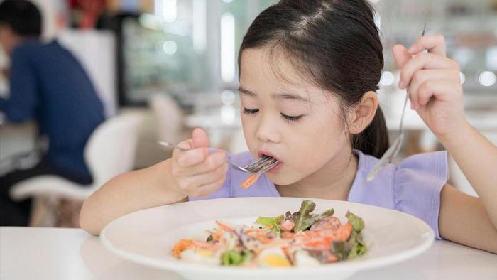 春季，娃身高猛长期，过来人提醒：做3事、吃4食，孩子身高不用愁