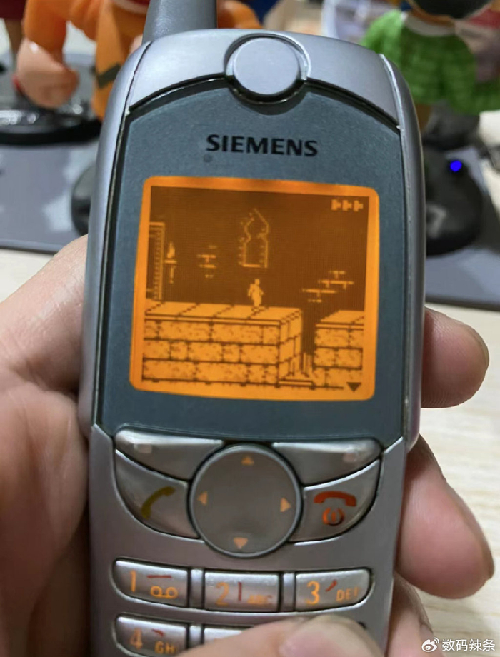 二十四年前的"智能手机",黑白屏幕能看视频,能打游戏|西门子|手机