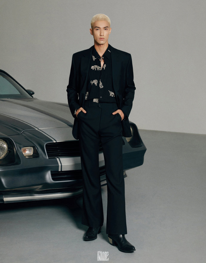 米卡费加罗男士madamefigaro十二月刊