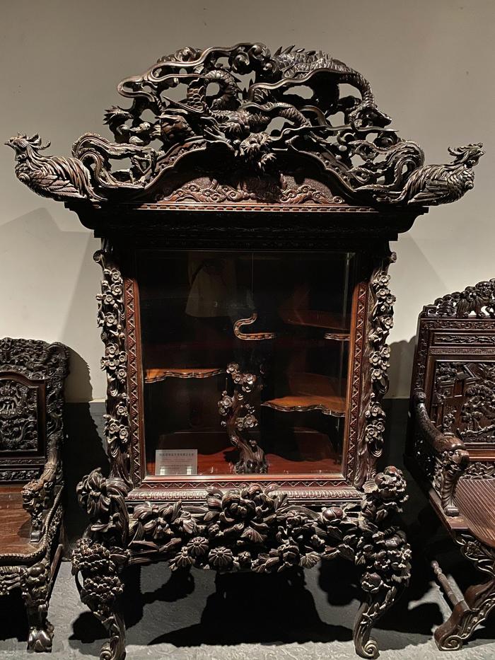 广东省博物馆藏的清代酸枝木镂空雕家具
