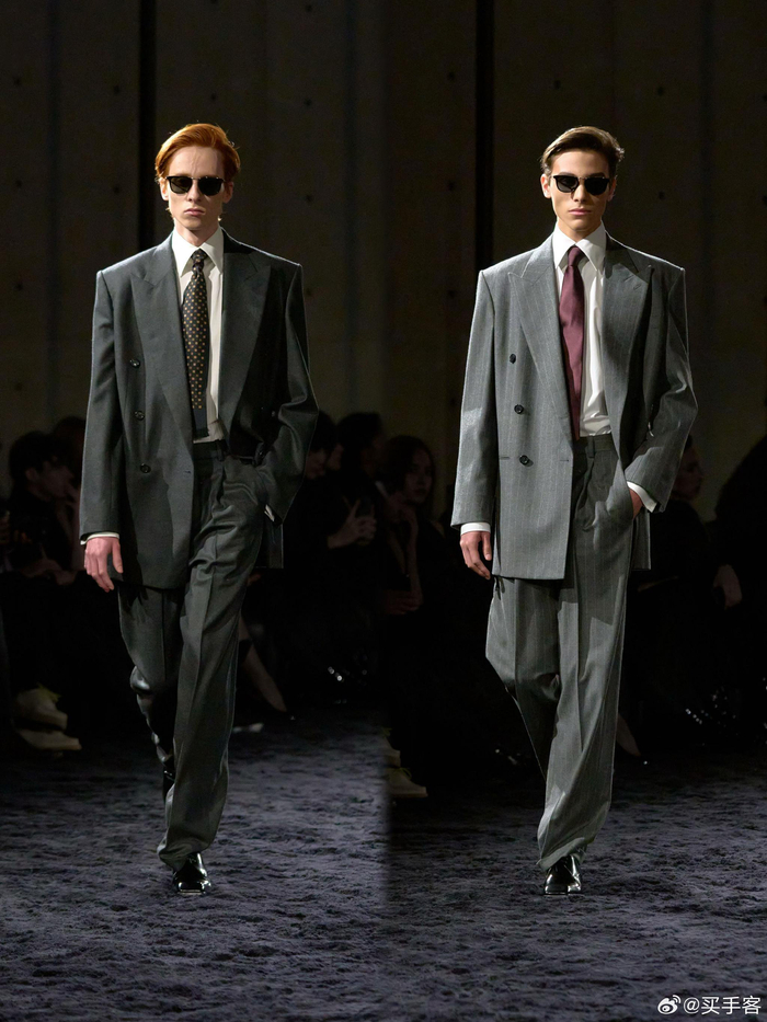 2024秋冬秀场绅士复古的ysl男爵