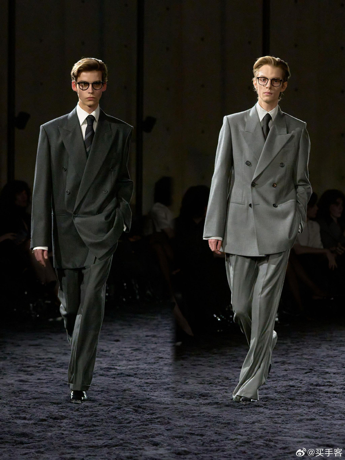 2024秋冬秀场绅士复古的ysl男爵