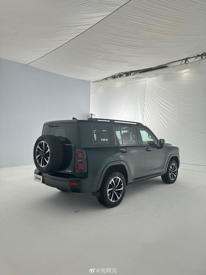 哈弗h9,现阶段量产颜色, 哑光灰,白色,黑色,祖母石绿