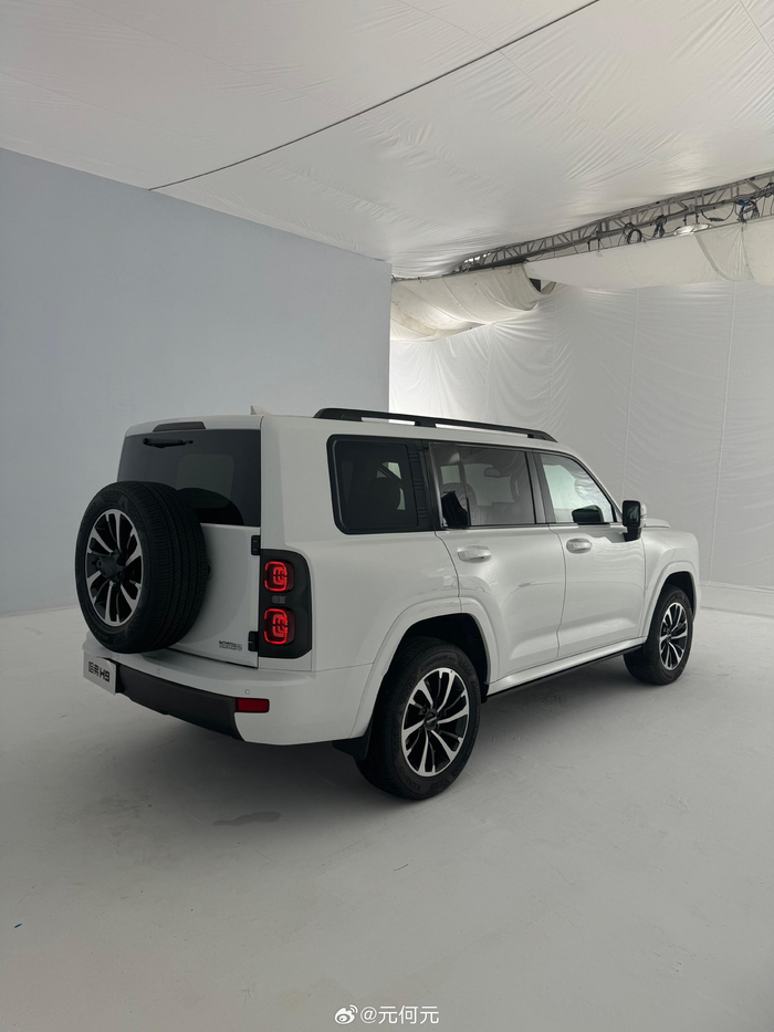 哈弗h9,现阶段量产颜色, 哑光灰,白色,黑色,祖母石绿