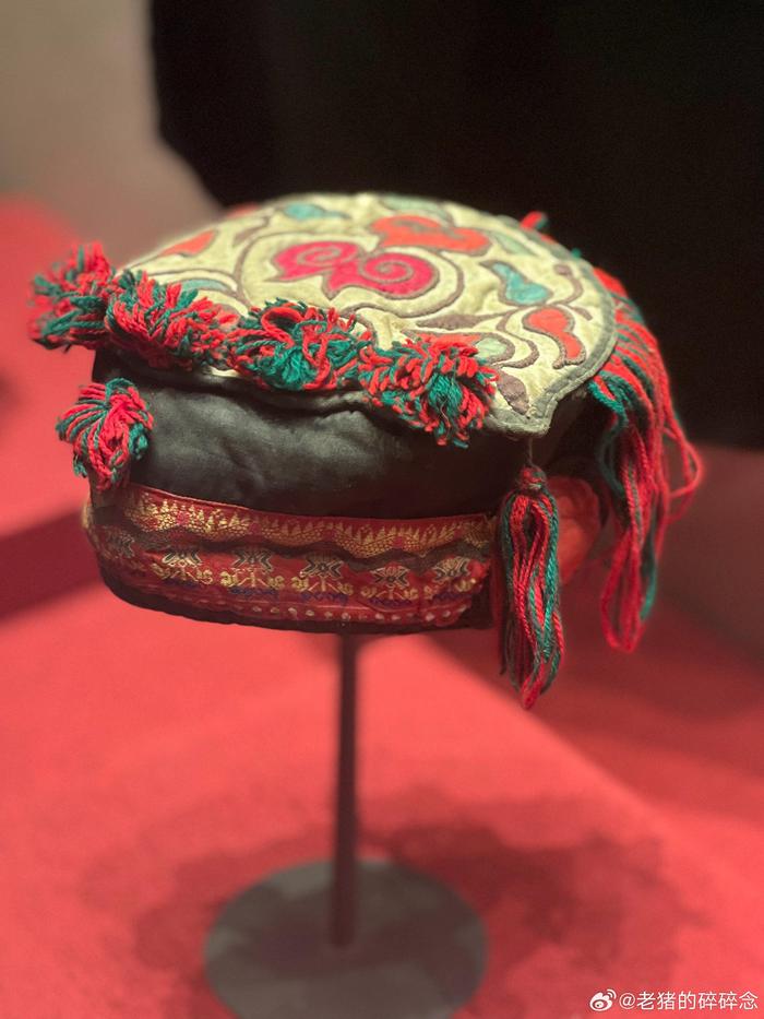 古代少数民族小朋友的童帽 贵州省民族博物馆藏