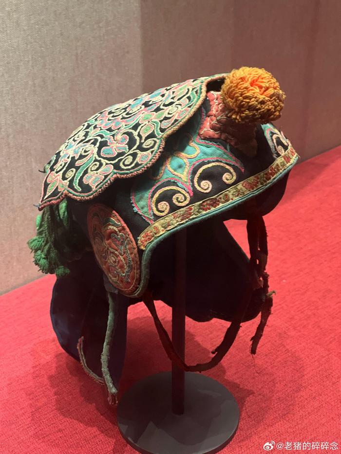 古代少数民族小朋友的童帽 贵州省民族博物馆藏