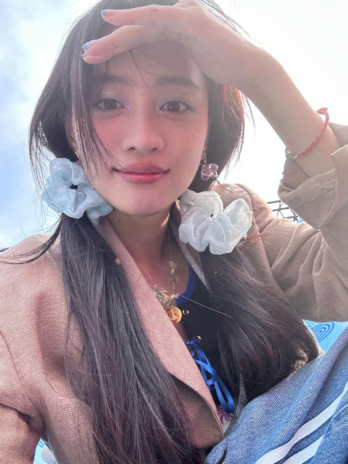 黄婷婷被称藏青盐奶绿型艺人,可盐可甜能演绿茶