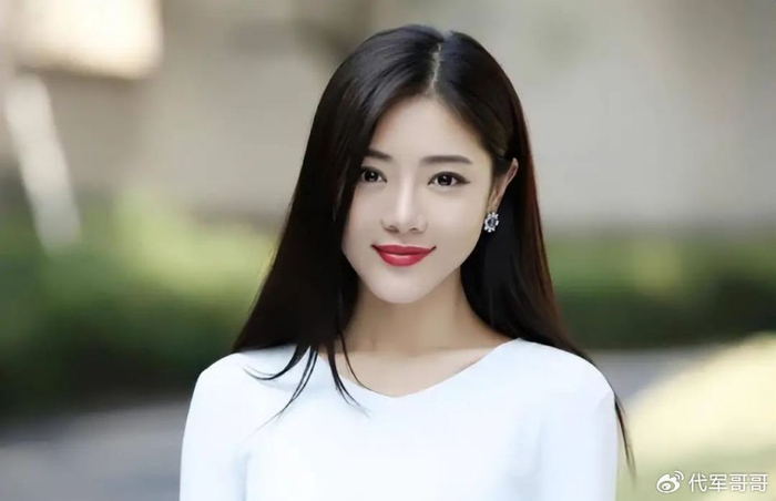 盘点来自四川的20位美女明星,个个貌美如花,你最喜欢谁?