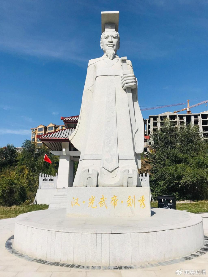 邓禹西征长安因未抓住战机和担心丢失爵位而大败,仅剩