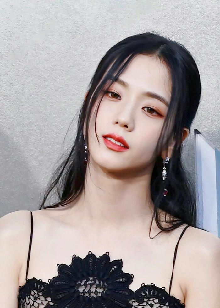 blackpink金智秀再度偷文化,新片造型照搬刘诗诗,说是韩流文化