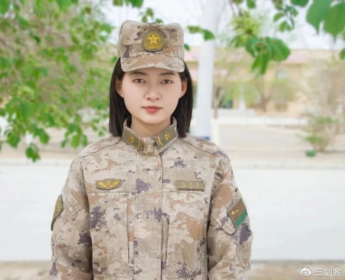 中士,77156 部队02 成方钰那一年我18岁,穿上了心爱的军装.