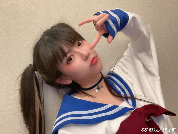 周淑怡穿高中制服双马尾被吐槽故意装嫩既作又茶的感觉