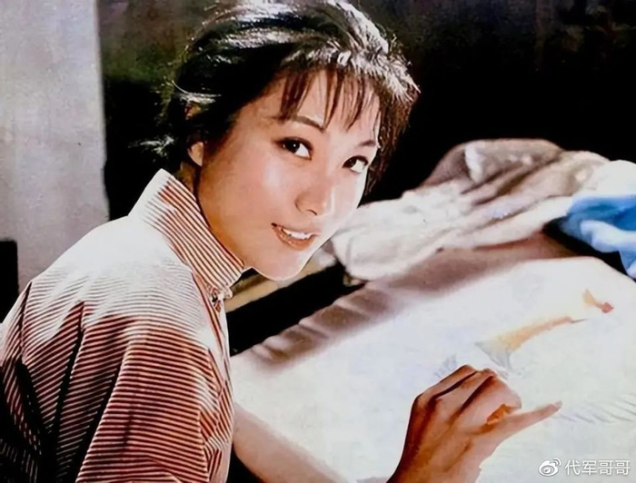 她曾与刘晓庆齐名,35岁息影嫁给美国律师,如今68岁怎样了?