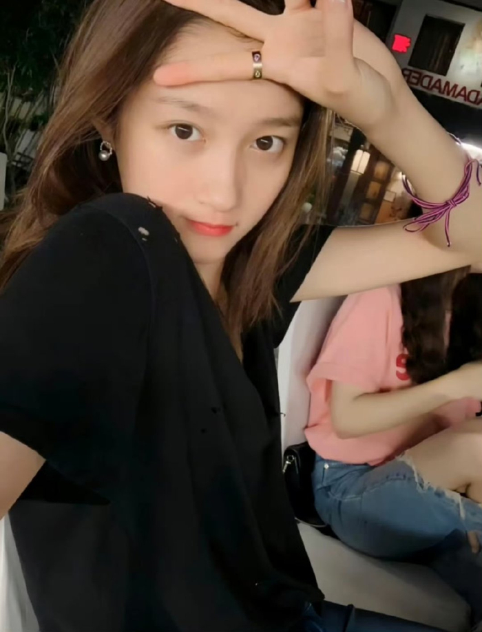 关晓彤早期旧照,从小美到大!