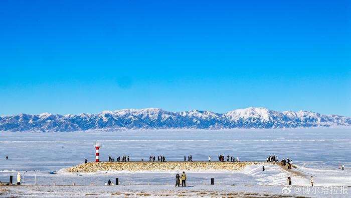 赛里木湖冬天风景图片