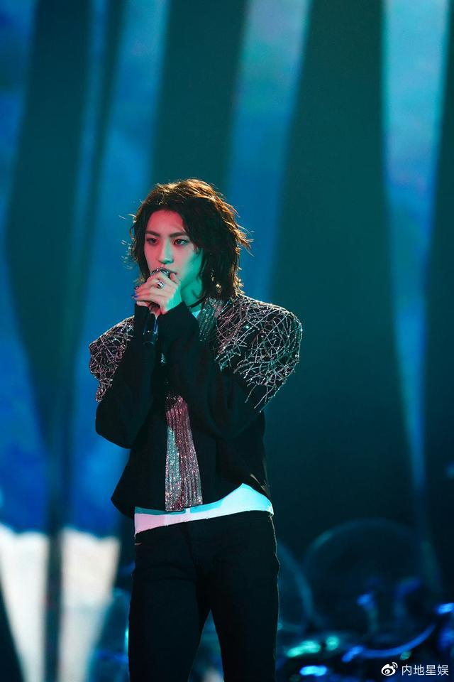 小鬼-王琳凯「DEADLINE」巡演北京站来袭 沉浸式朋克主题燃爆夏夜|演唱会|音乐|巡回演唱会|歌曲_新浪娱乐_新浪新闻