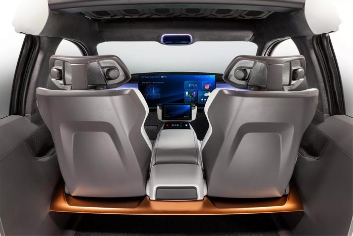 中国汽车零部件供应商延锋在上推出未来电动汽车智能座舱概念零