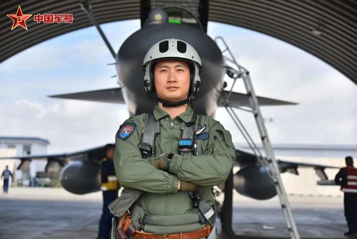 南部戰區空軍航空兵某旅90後飛行員李雲龍